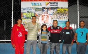 Organizadores e colaboradores do Campeonato de Futsal do distrito de Santo Antônio.