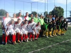 Equipes da CDC Acabamentos e Casa Grande, que atuaram pelo Campeonato dos Comerciários.