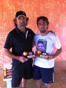  Enrico Pelletti e Simone Pelletti, organizadores e atletas participantes da Taça Guaratiba de Tênis 2011.   