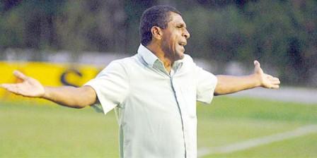 Elias Borges é acusado por cobrar "cachê" de jogadores para colocá-los em campo.