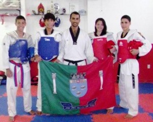 Atletas que venceram na categoria Adulto a seletiva que compôs a nova seleção baiana de taekwondo.