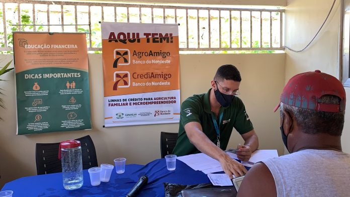 Parceria gera oportunidades de crédito para agricultores e microempreendedores de Caravelas