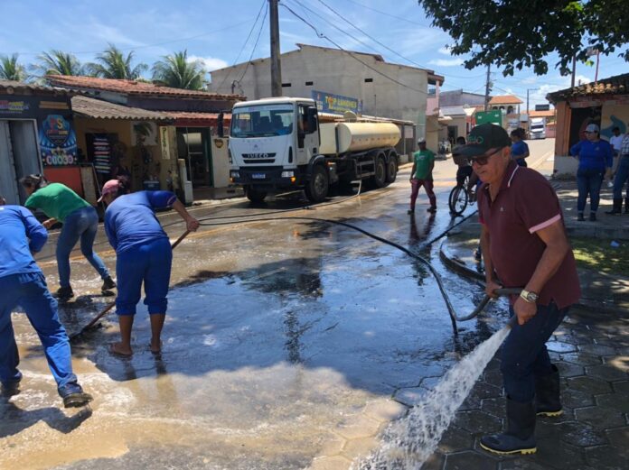 Caravelas está realizando mutirão de serviços de drenagem e limpeza em áreas atingidas pelas fortes chuvas