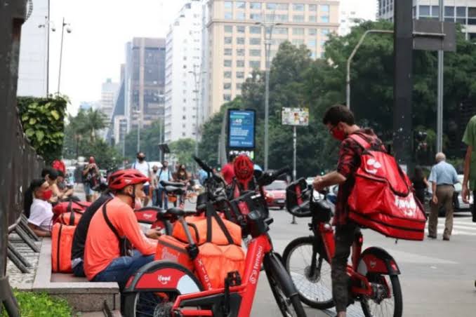 IBGE diz que só um de cada três trabalhadores por aplicativo contribui para a Previdência